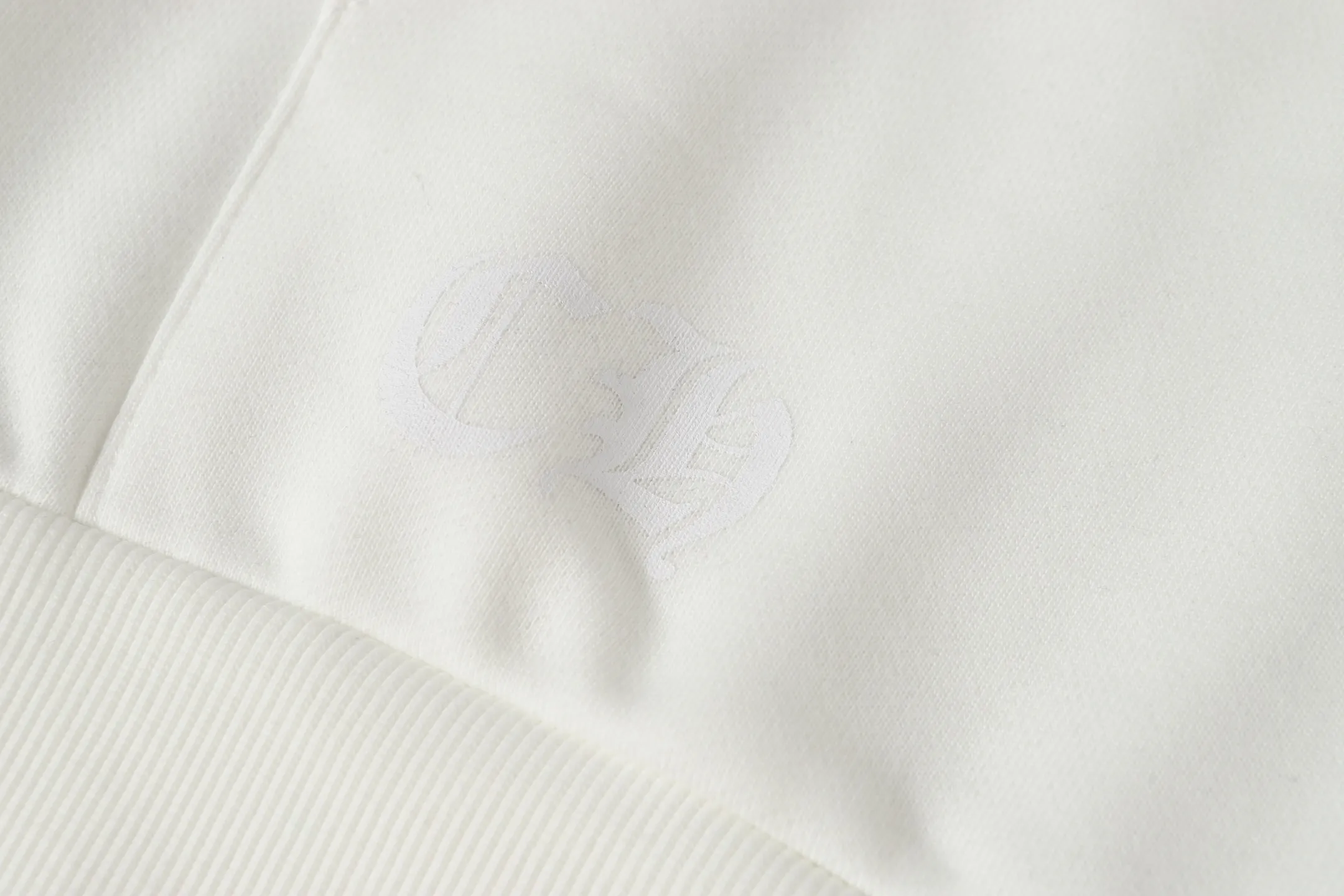 P230 Cross-border model, please do not place an order if you are pursuing quality - Chrome Hearts/Chrome Hearts basic horseshoe Sanskrit printed hooded sweatshirt - High weight, high density and high quality. The wool is soft, delicate and skin-friendly. Soft and silky to the touch. Excellent warmth and skin-friendly properties. - Custom-woven and custom-dyed, no color difference. No matter the fabric or workmanship details, it beats the ordinary version on the market. - Hardware zipper accessories are all customized, full of details - Color: black white - Size: S M L XL